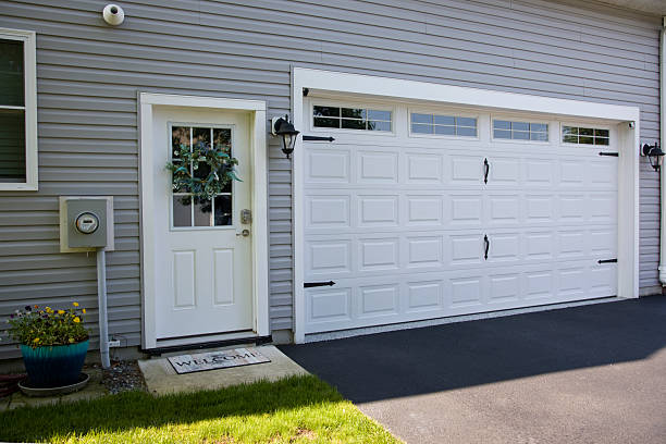 24/7 Emergency Garage Door Panel Replacement experts in Suffolk city County, VA